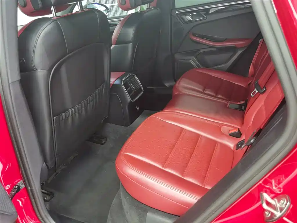 Porsche Macan — миниатюра 13
