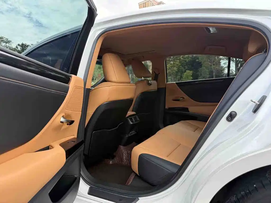 Lexus ES — миниатюра 6