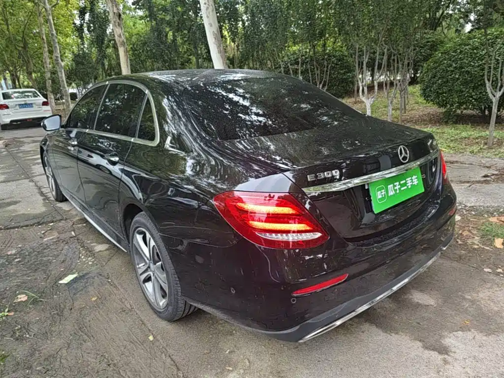 Mercedes-Benz E-Class — миниатюра 5