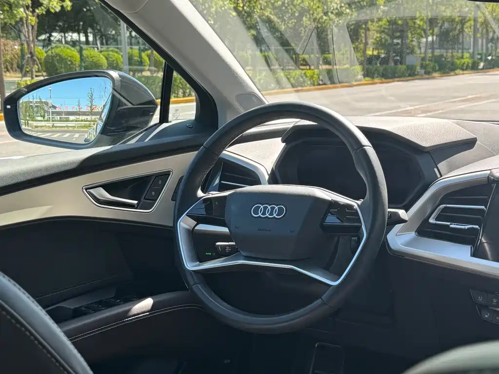 Audi Q5 e-tron — миниатюра 23