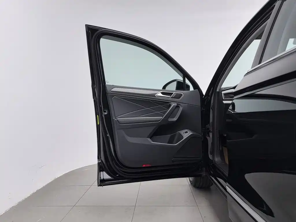 Volkswagen Tiguan L — миниатюра 8