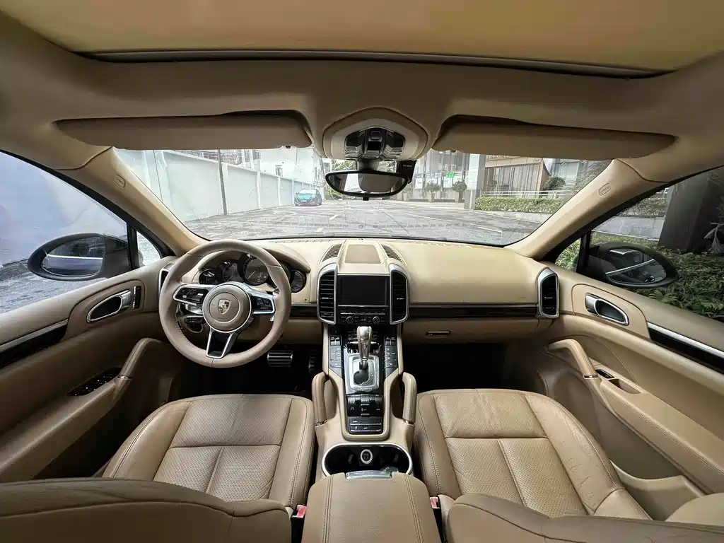 Porsche Cayenne — миниатюра 12