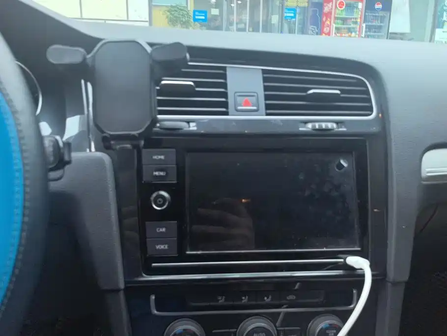 Volkswagen Golf EV — миниатюра 13