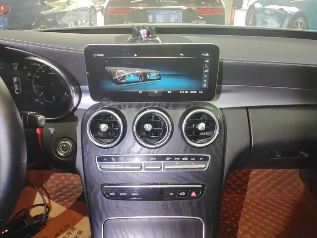 Mercedes-Benz C-Class — миниатюра 13