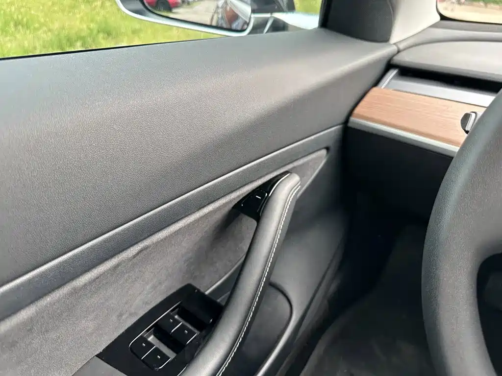 Tesla Model 3 — миниатюра 21