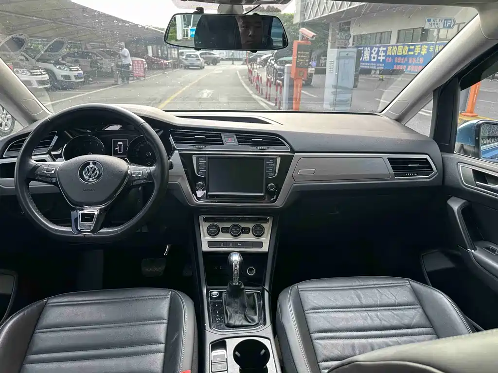 Volkswagen Touran — миниатюра 9