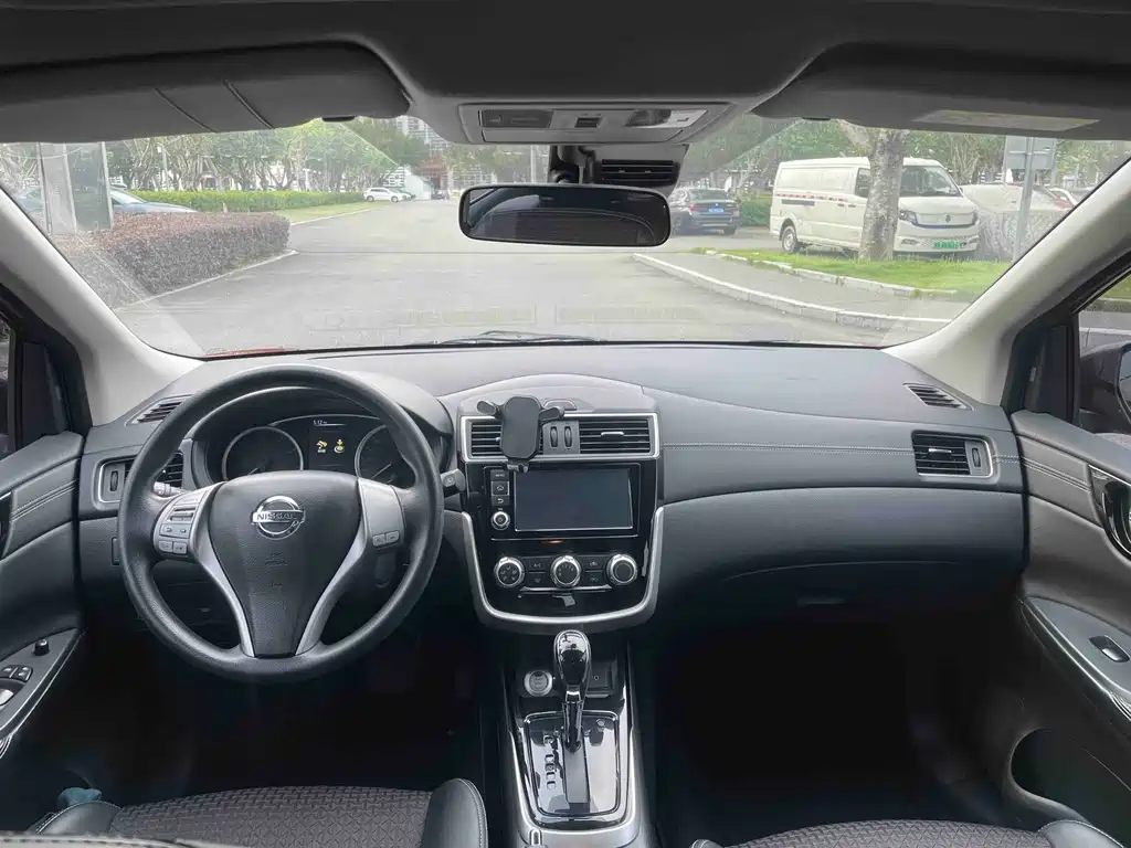 Nissan Tiida — миниатюра 6