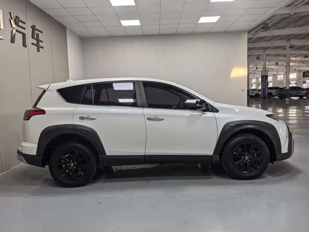Toyota RAV4 — миниатюра 8
