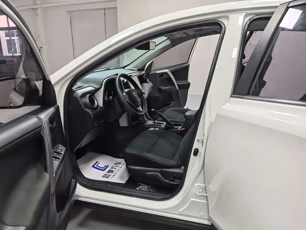Toyota RAV4 — миниатюра 11