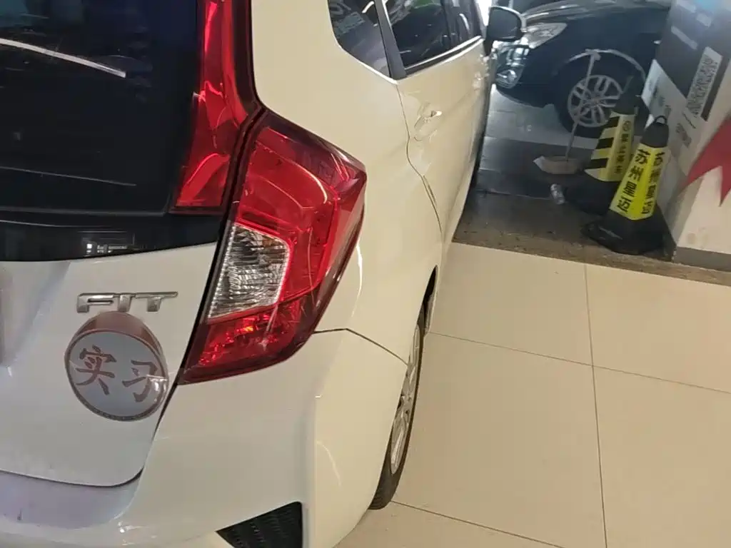 Honda Fit — миниатюра 8