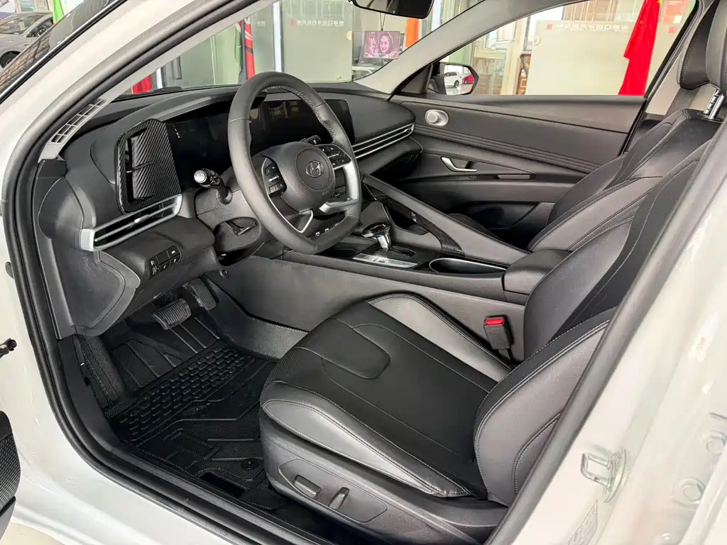 Hyundai Elantra — миниатюра 3