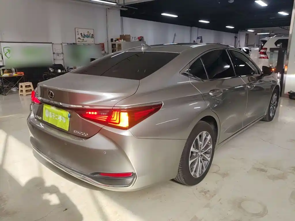Lexus ES — миниатюра 7