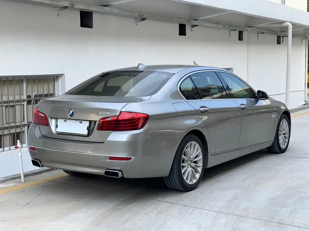 BMW 5 Series — миниатюра 13