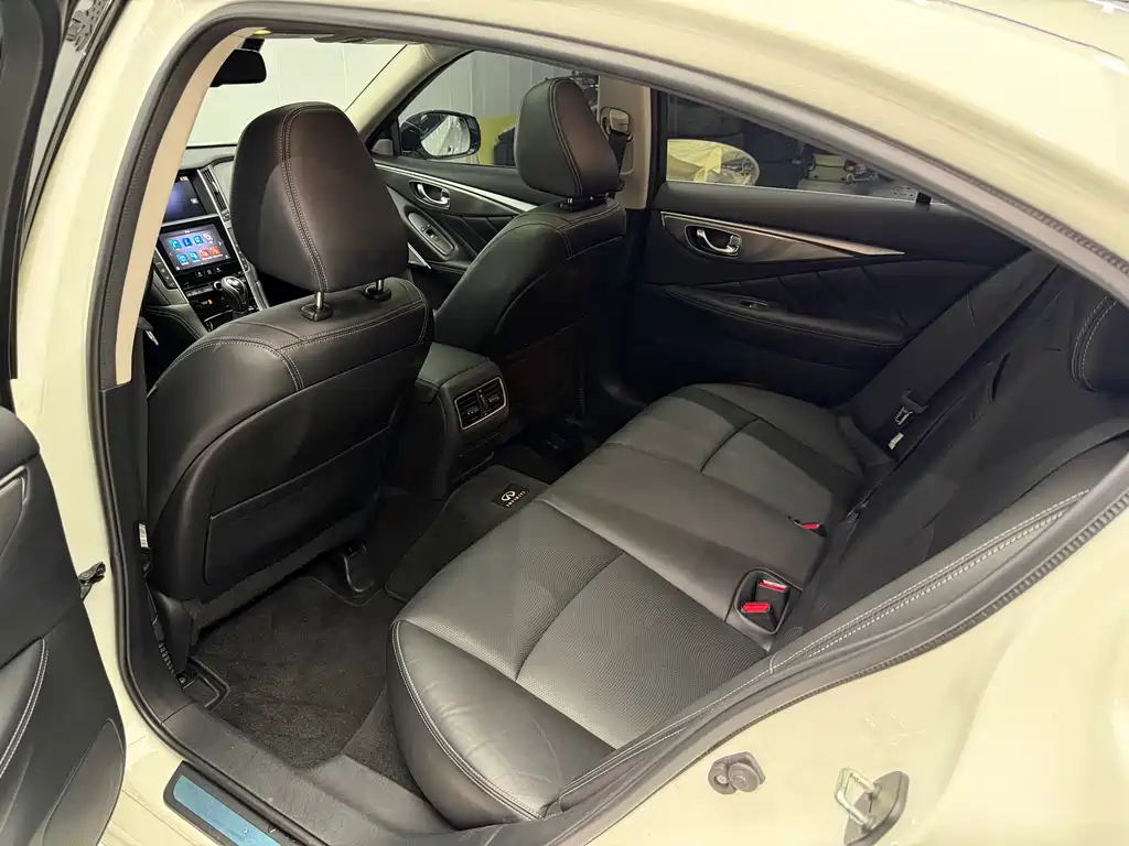 INFINITI Q50L