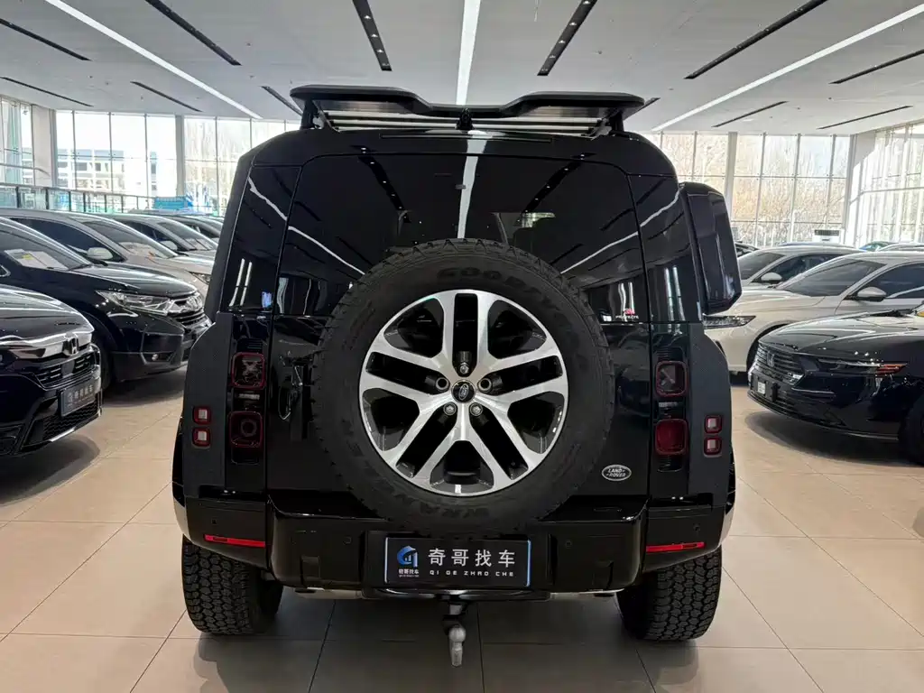 LAND ROVER DEFENDER