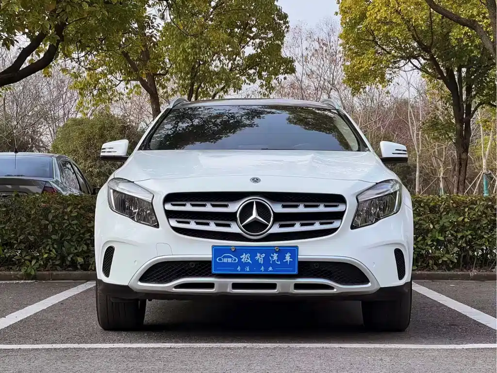 MERCEDES-BENZ GLA