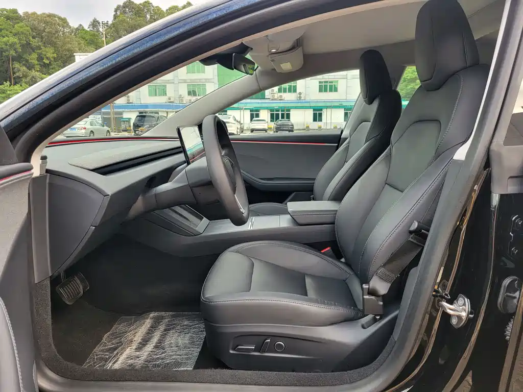 Tesla Model 3 — миниатюра 9