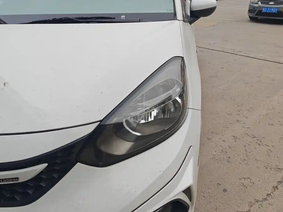 Honda Fit — миниатюра 5
