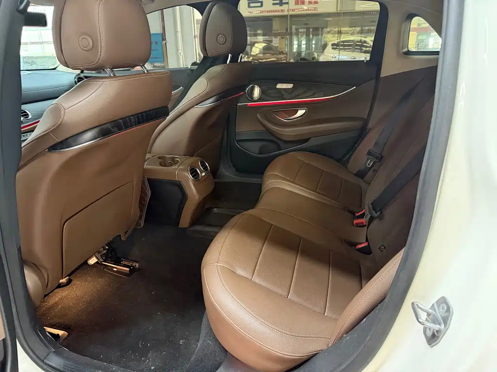 Mercedes-Benz E-Class — миниатюра 6