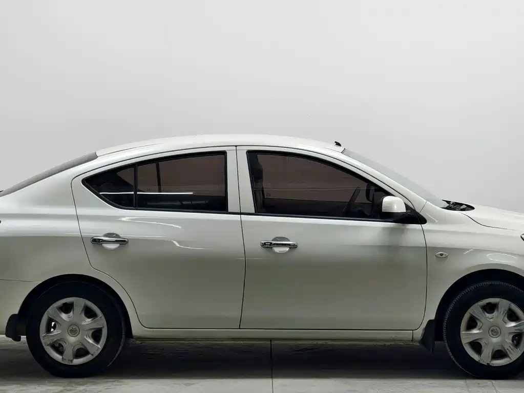 Nissan Sunny — миниатюра 8