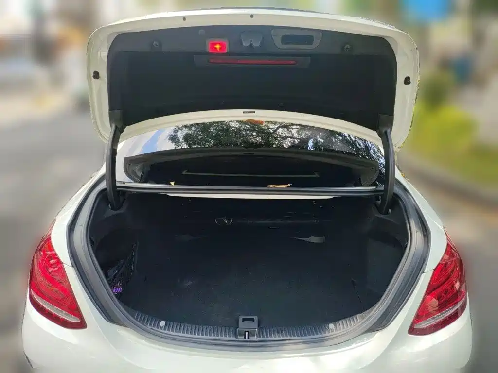 Mercedes-Benz C-Class — миниатюра 10