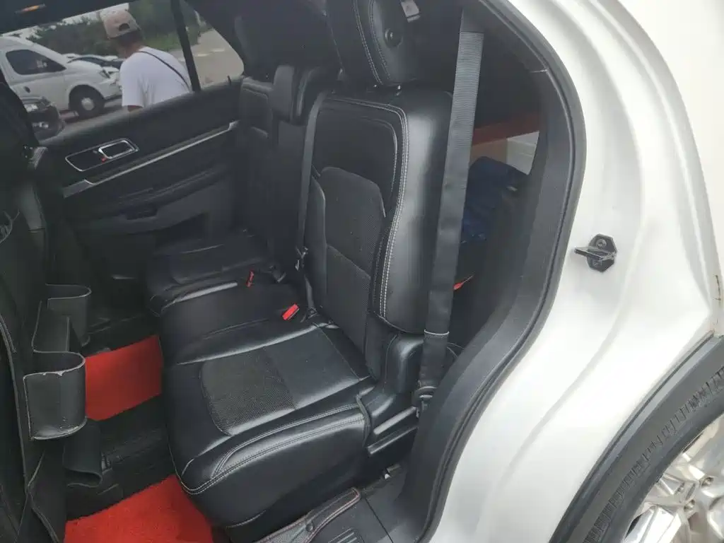 Ford Explorer (Import) — миниатюра 18