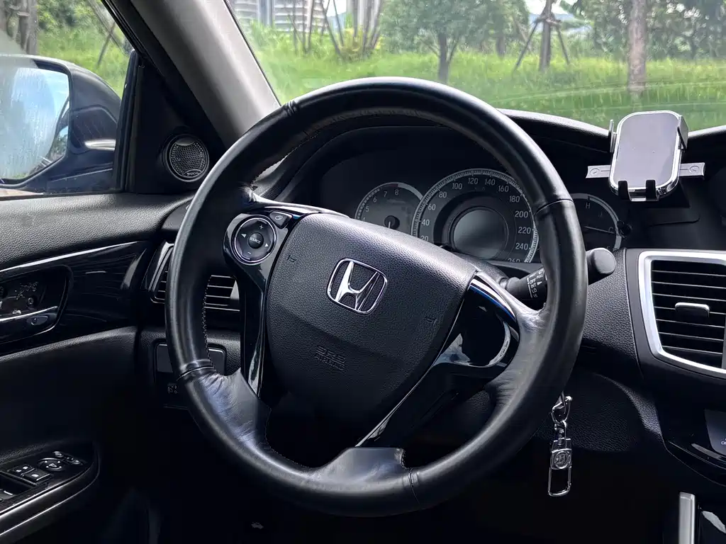 Honda Accord — миниатюра 18