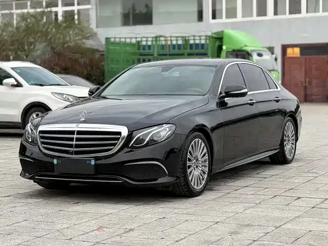 MERCEDES-BENZ E CLASS