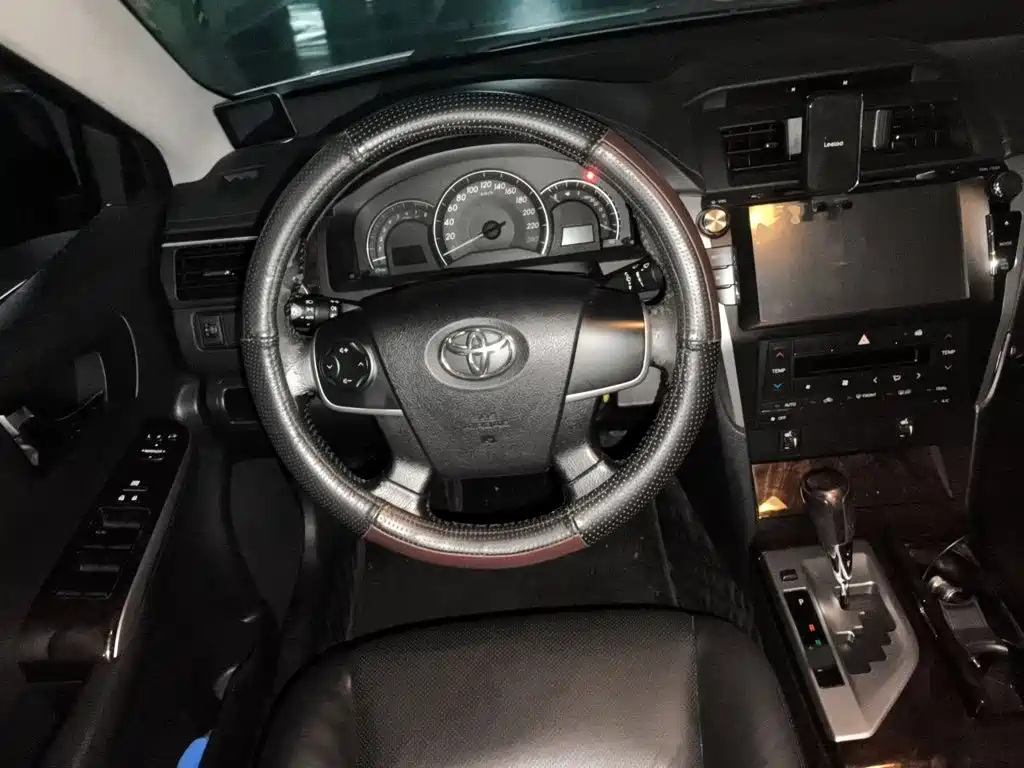 Toyota Camry 2015 2.0G Lead