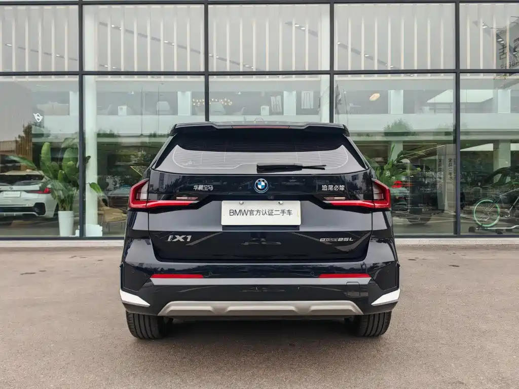 BMW iX1 — миниатюра 13