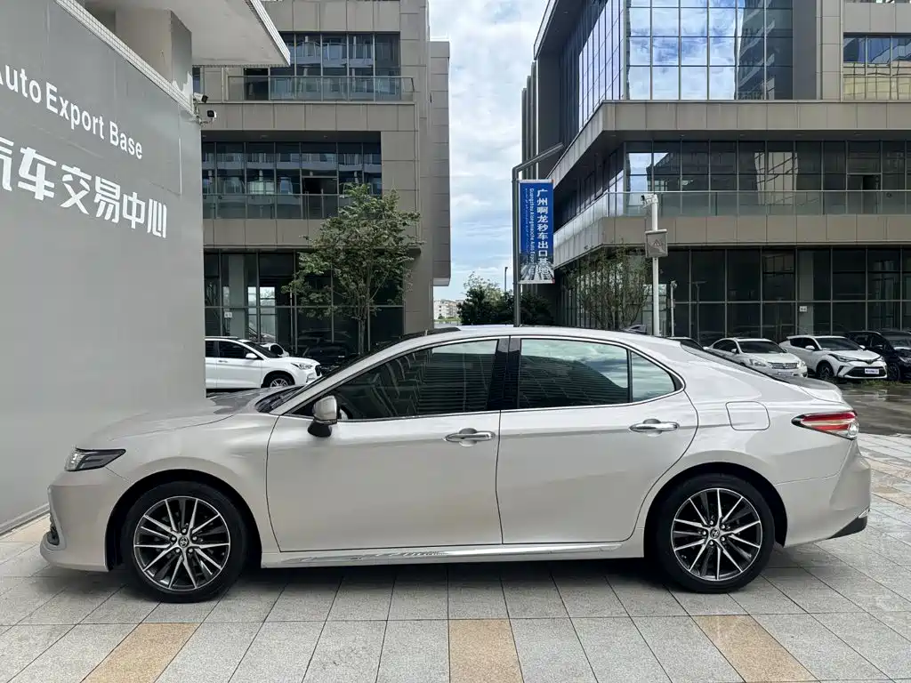 Toyota Camry 2023 2.5G Luxury