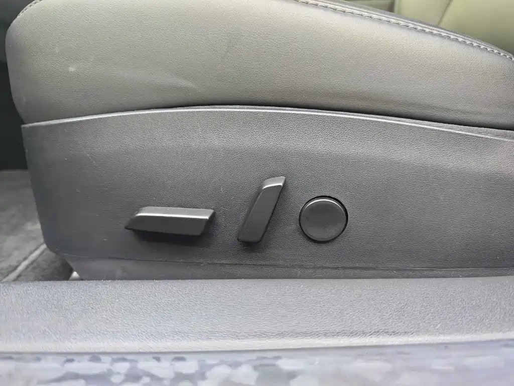 Tesla Model 3 — миниатюра 7