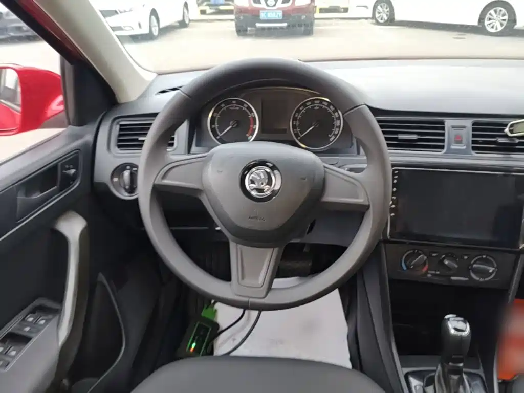 Skoda Rapid Spaceback — миниатюра 11