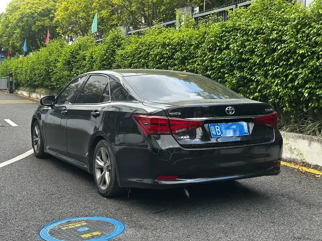 Toyota Crown — миниатюра 4