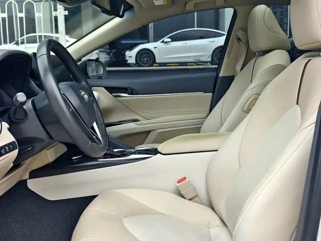Toyota Camry — миниатюра 6