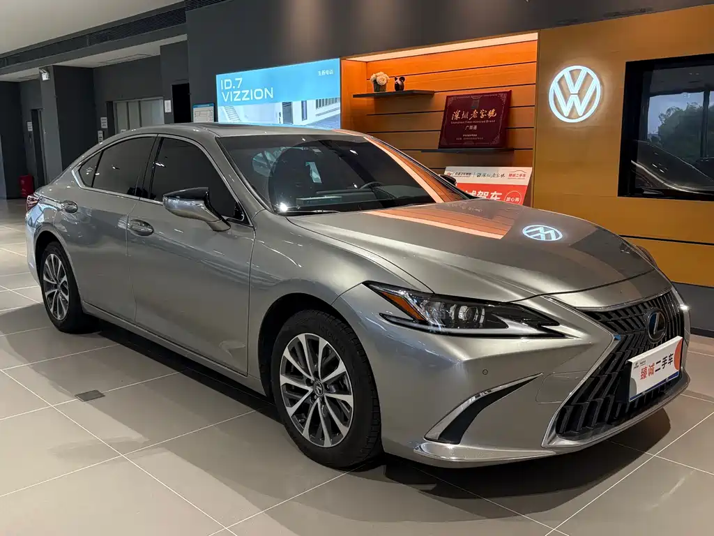 LEXUS  ES