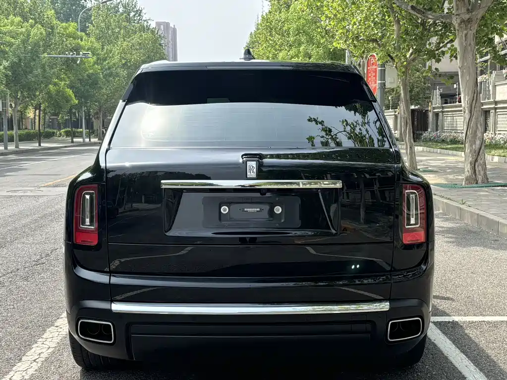 Rolls-Royce Cullinan 2024 мест