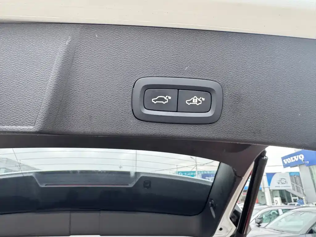 Volvo XC40 — миниатюра 9