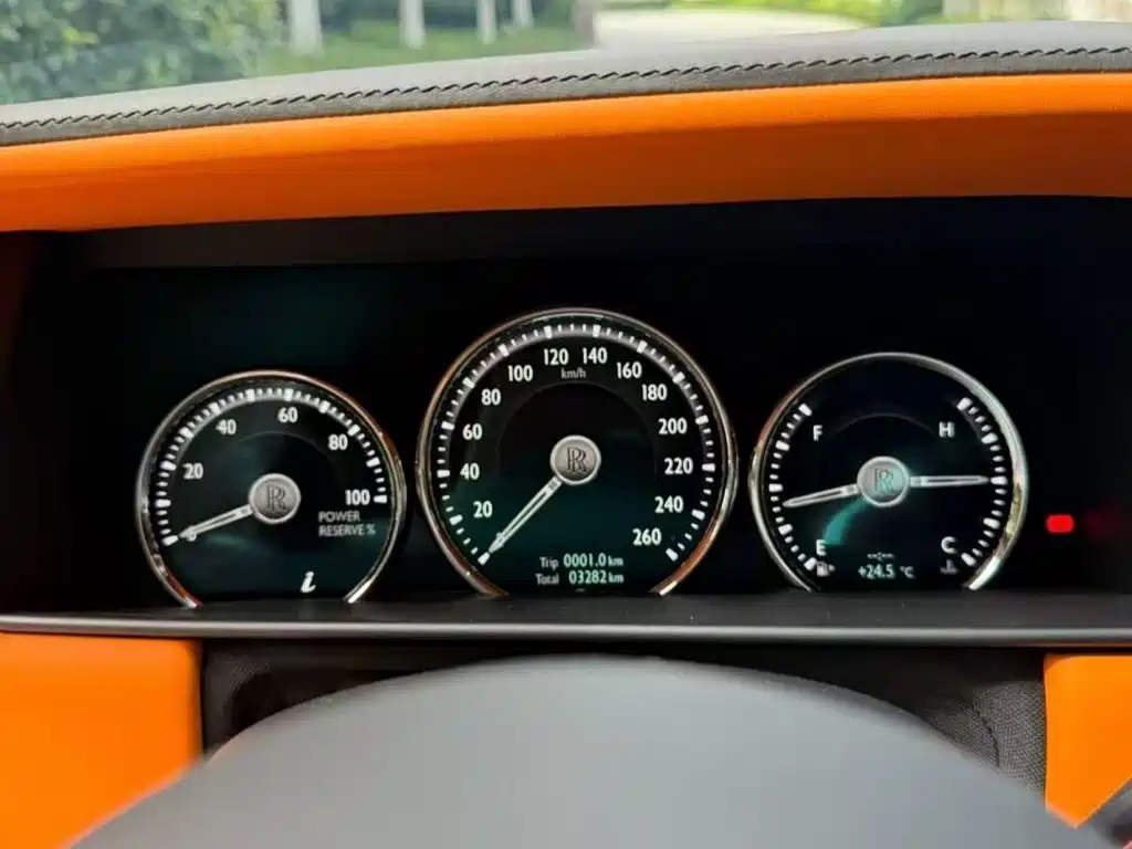 Rolls-Royce Cullinan — миниатюра 8