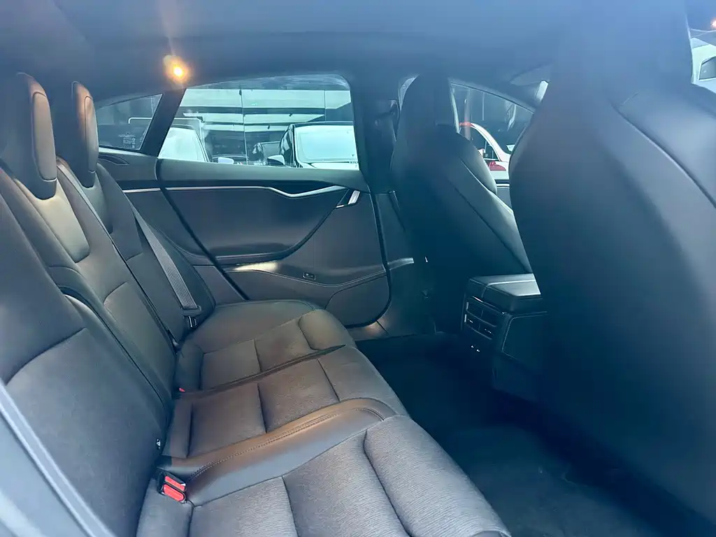 Tesla Model S — миниатюра 14