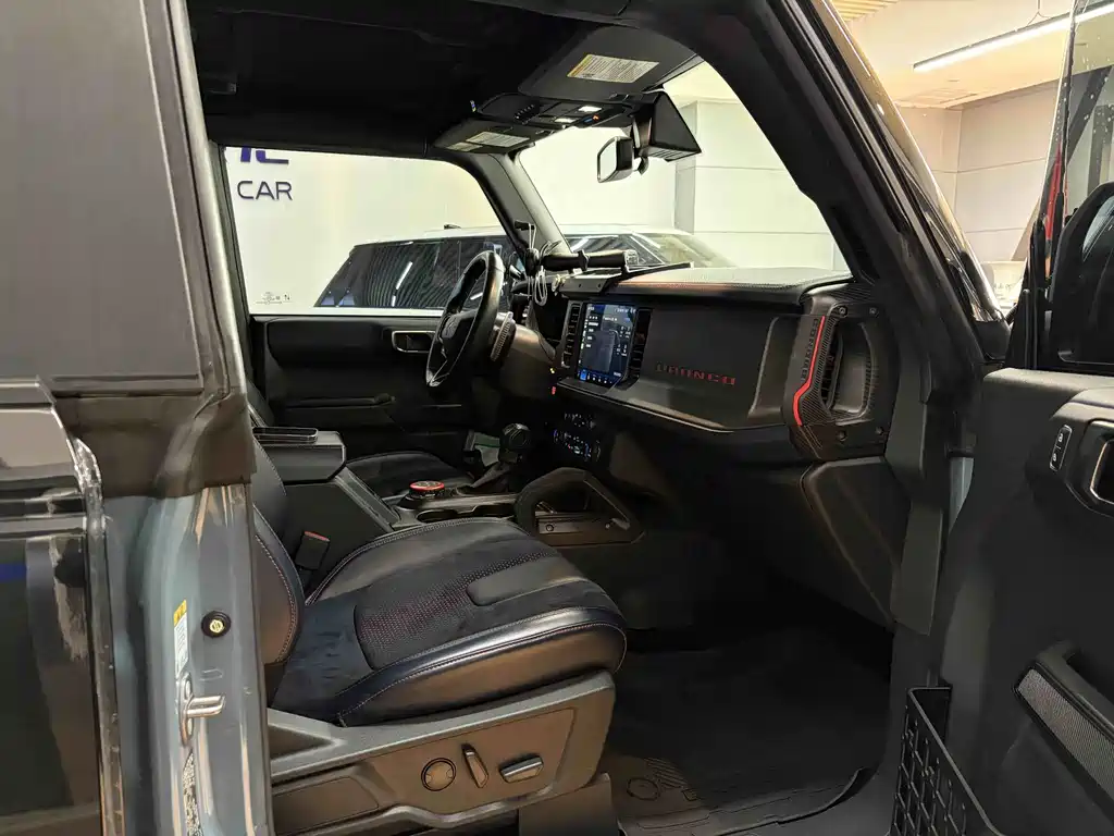 Ford Bronco (Import) — миниатюра 10