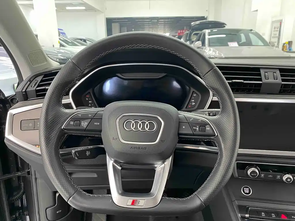 Audi Q3 Sportback — миниатюра 15
