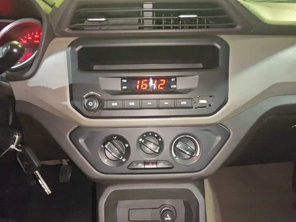 Wuling Hongguang — миниатюра 13