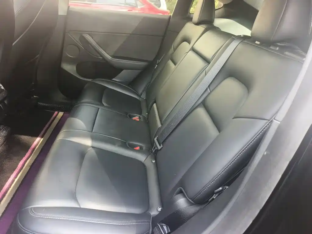Tesla Model Y — миниатюра 18