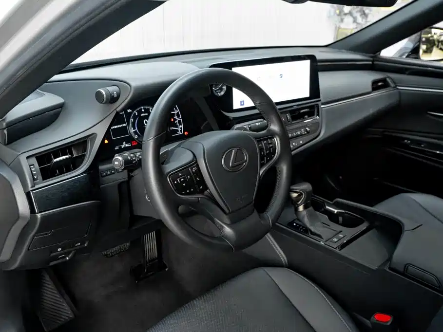Lexus ES — миниатюра 26