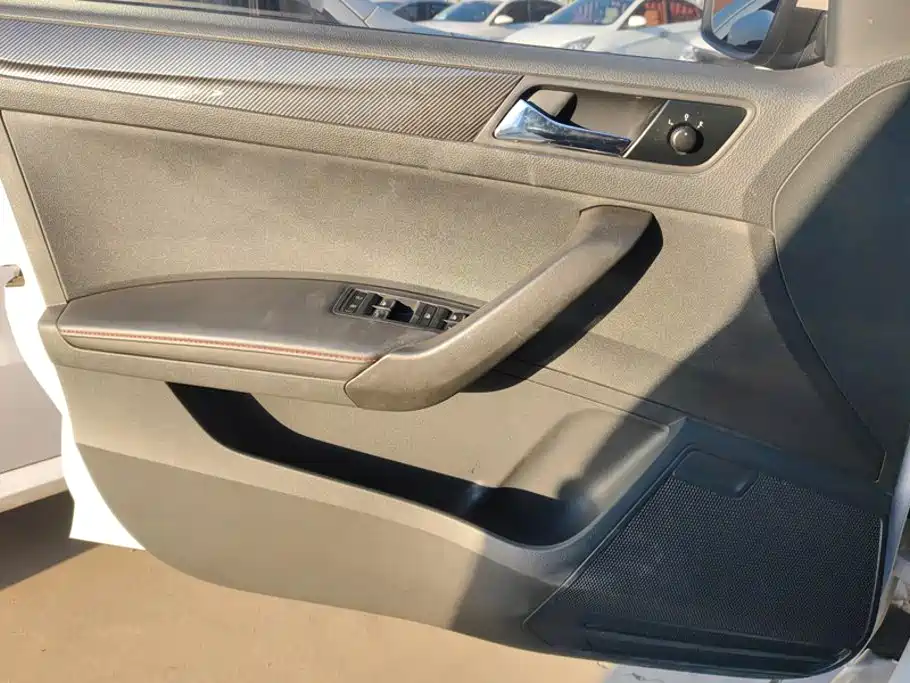 Skoda Rapid Spaceback — миниатюра 7