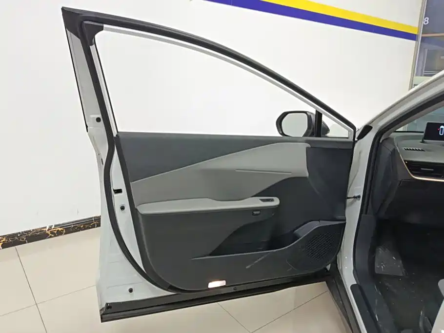Toyota bZ3 — миниатюра 7