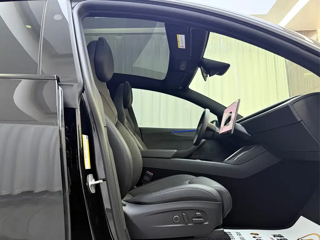 Tesla Model Y L — миниатюра 11