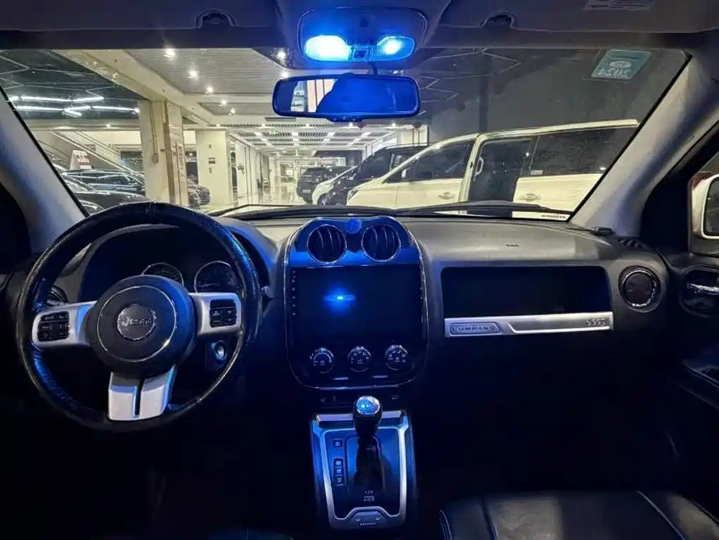 Jeep Compass (Import) — миниатюра 5