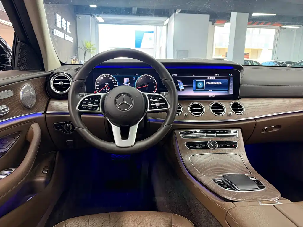 Mercedes-Benz E-Class — миниатюра 7